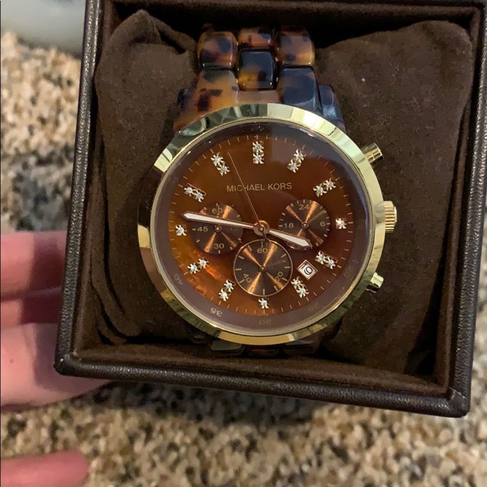 Like New Condition Tortoise Shell Michael Kors - image 2